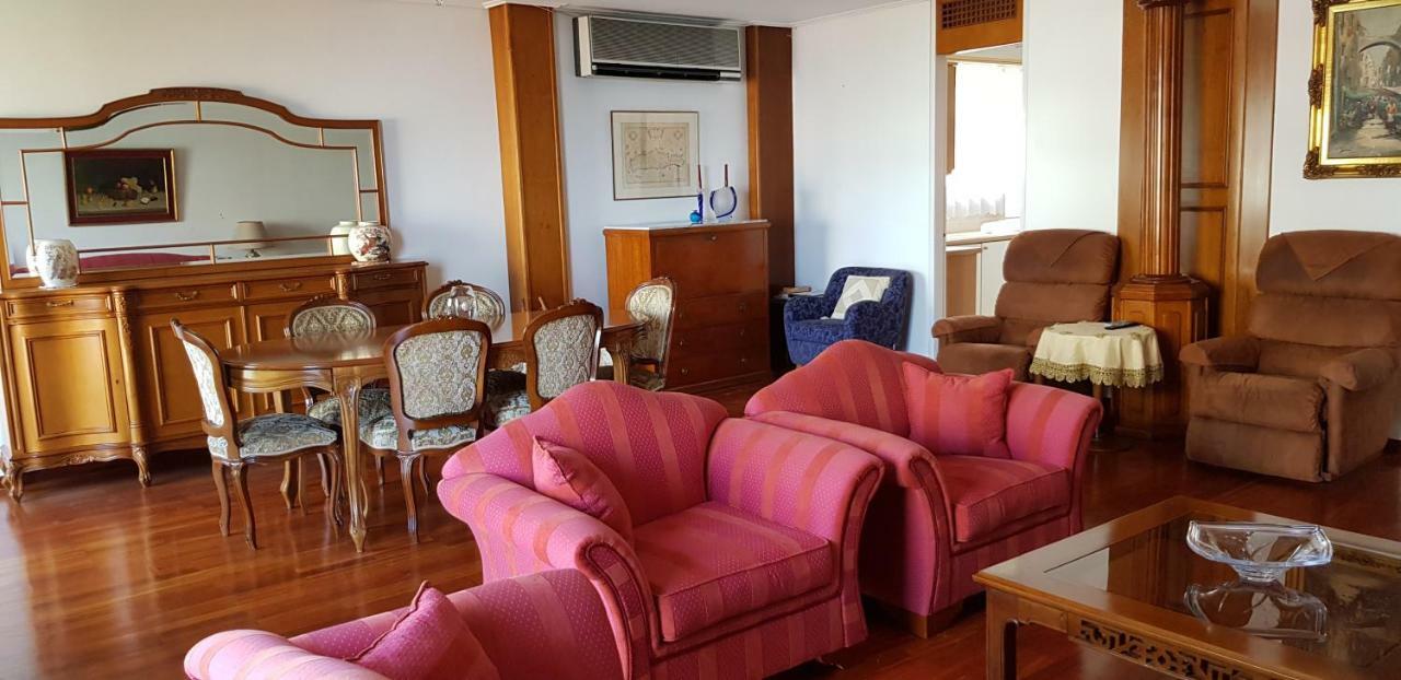 Perfect Beachfront Apartment أثينا المظهر الخارجي الصورة